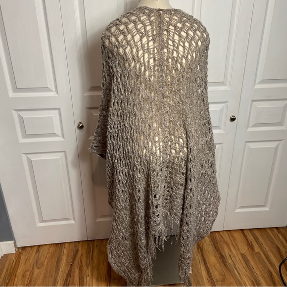 FREE PEOPLE Poncho Shawl - Picture 4 of 15